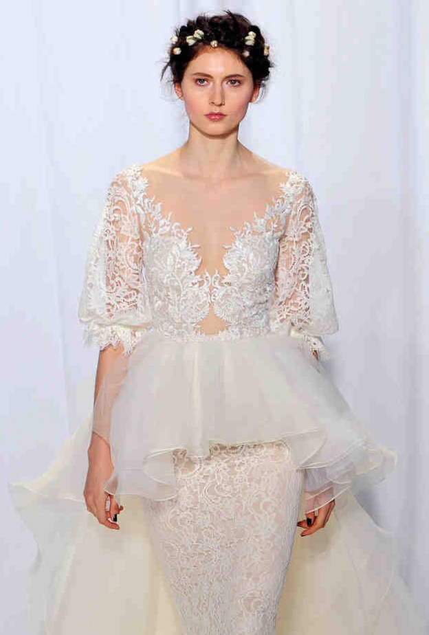 فستان زفاف بقصة البيبلوم من ريم عكرا Reem Acra