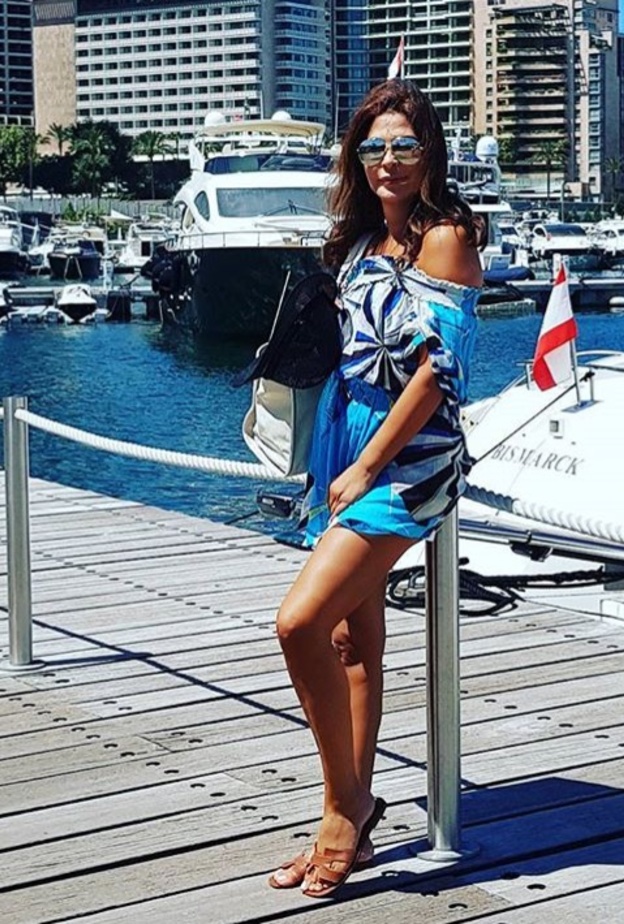 ايليسا باطلالة صيفية كاملة