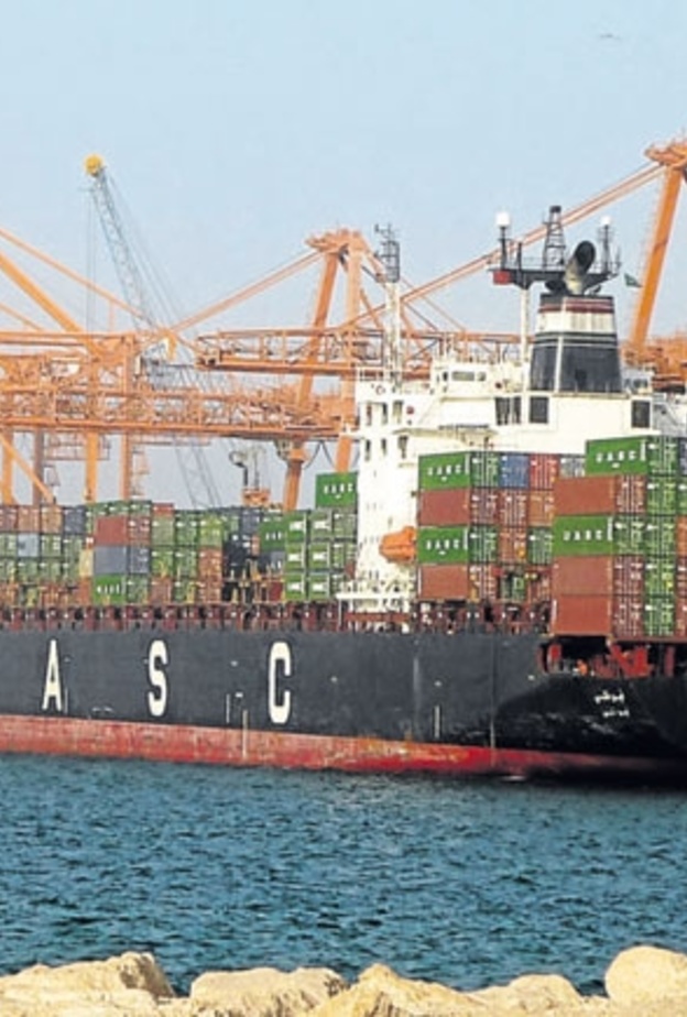 ميناء الملك عبدالعزيز بالدمام 