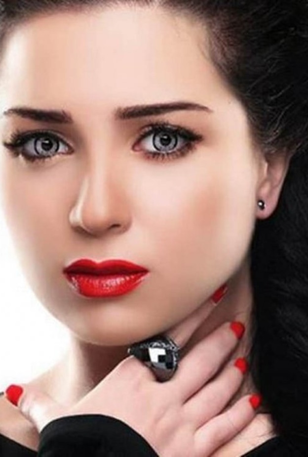 مي عز الدين 