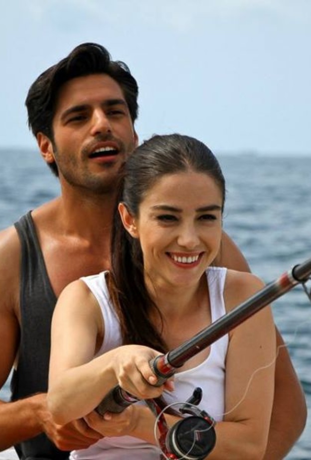 مشهد من مسلسل موسم الكرز