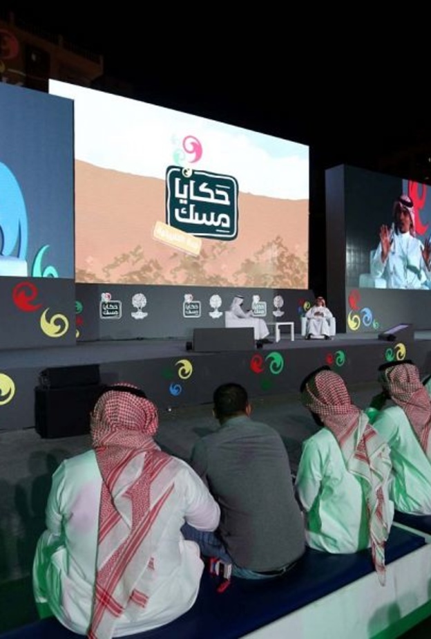 طفلة تستمتع بالفعاليات المنظمة للأطفال