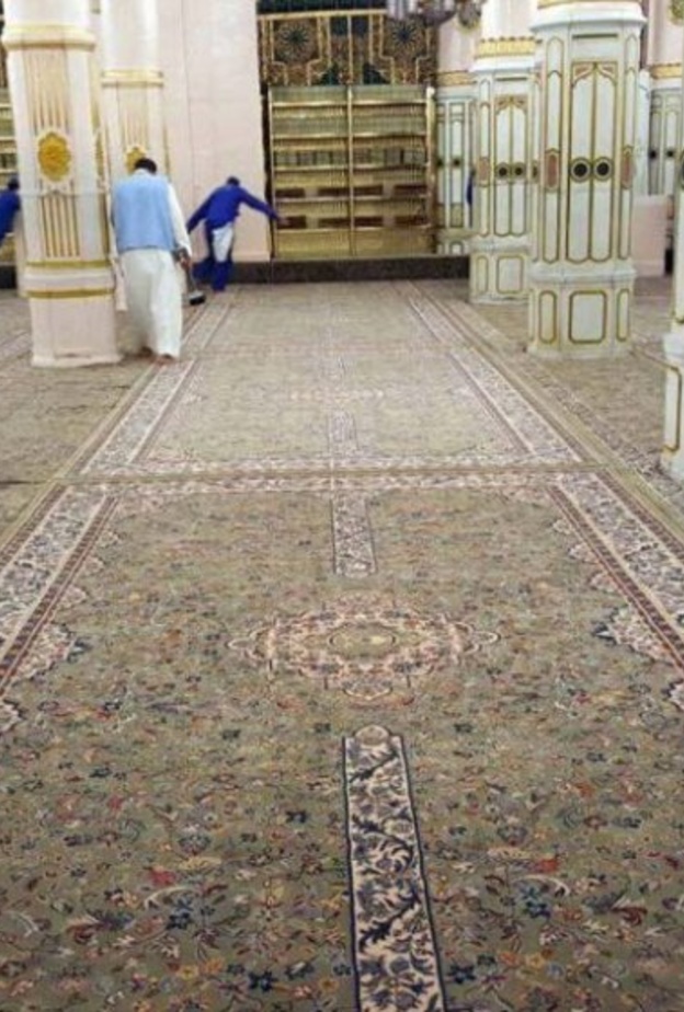 العامل محمد نصير أمضى 30 عاما في خدمة المسجد النبوي الشريف