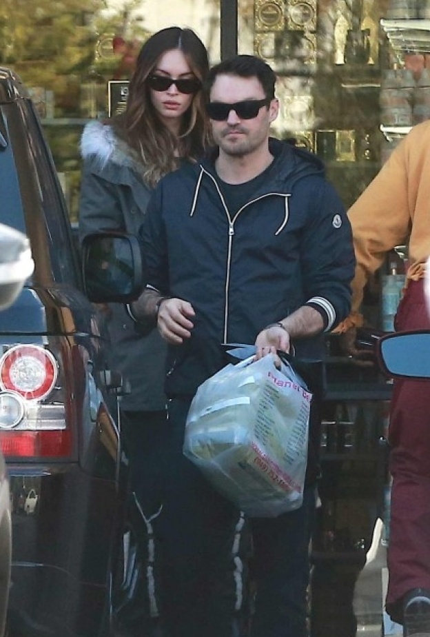 بالصور: ميغان فوكس وبريان أوستن يتسوقان في Planet Beauty