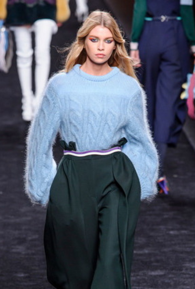 Fendi بنطلون عصري وغريب من