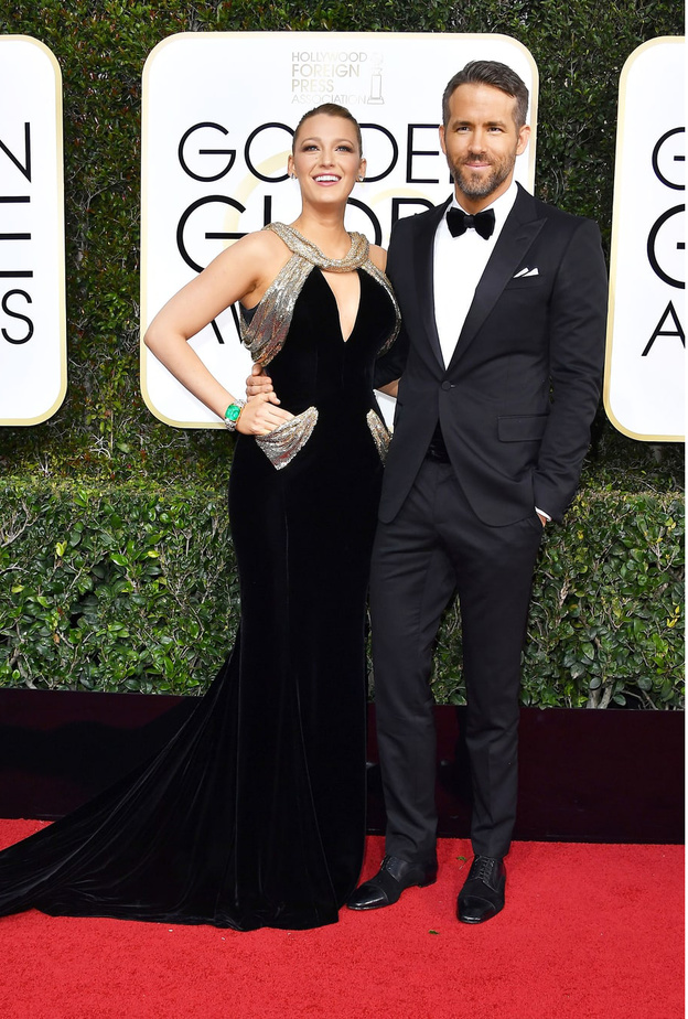 رايان غوسلينغ Ryan Gosling يتألق بتوكسيدو بيضاء من قوتشي