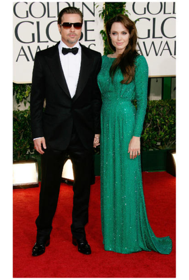  انجلينا جولي في فستان اخضر براق مع براد بيت في حفل جوائز غولدن غلوب 2011