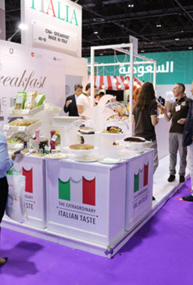 ركن الوكالة الإيطالية للتجارة خلال مهرجان المأكولات المتخصصة