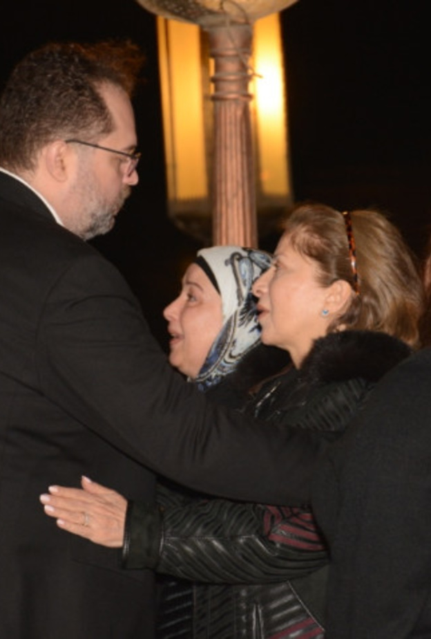 أسرة نرو الشريف في عزاء محمود عبد العزيز