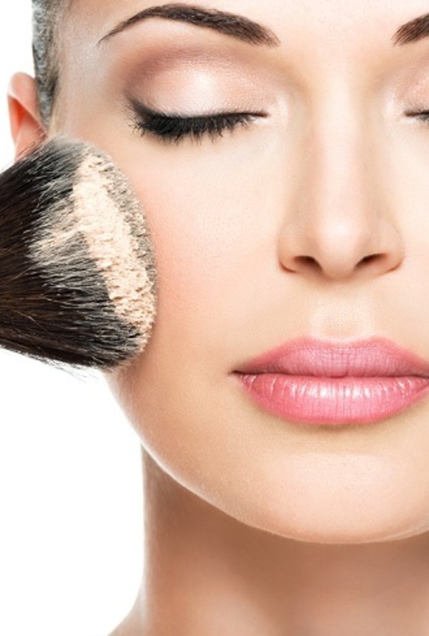 البودرة الحرة تعمل على تثيبت كريم الاساس