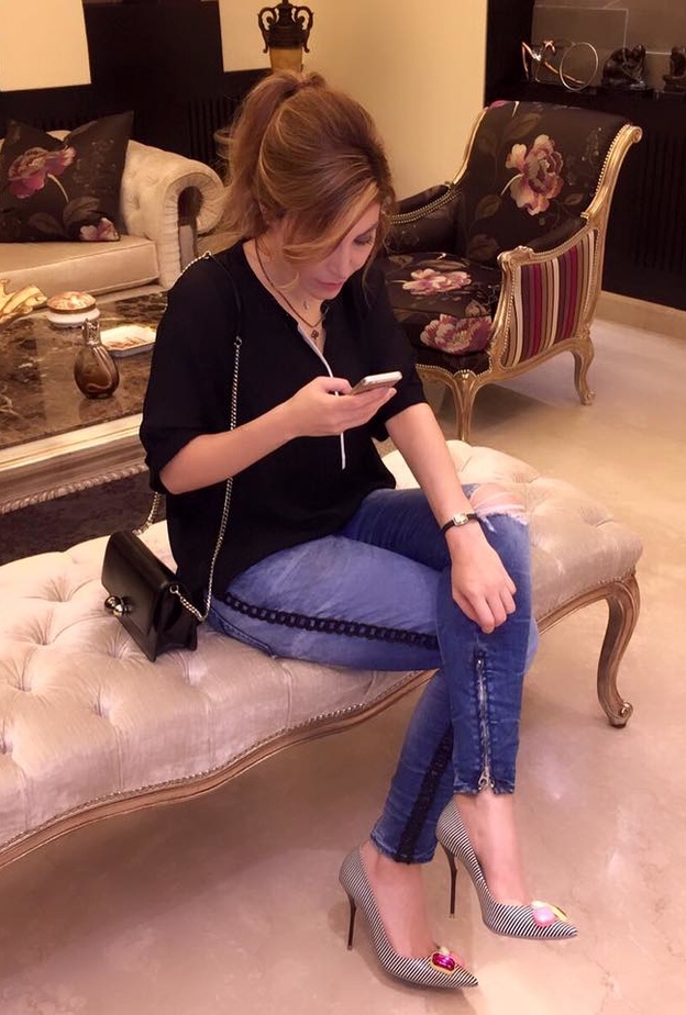 الفنانة يارا داخل منزلها