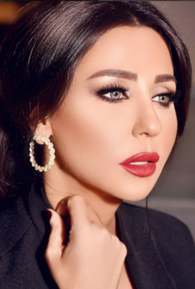 رابعة الزيات تعرب عن اعجابها بشخصية انجلينا جولي