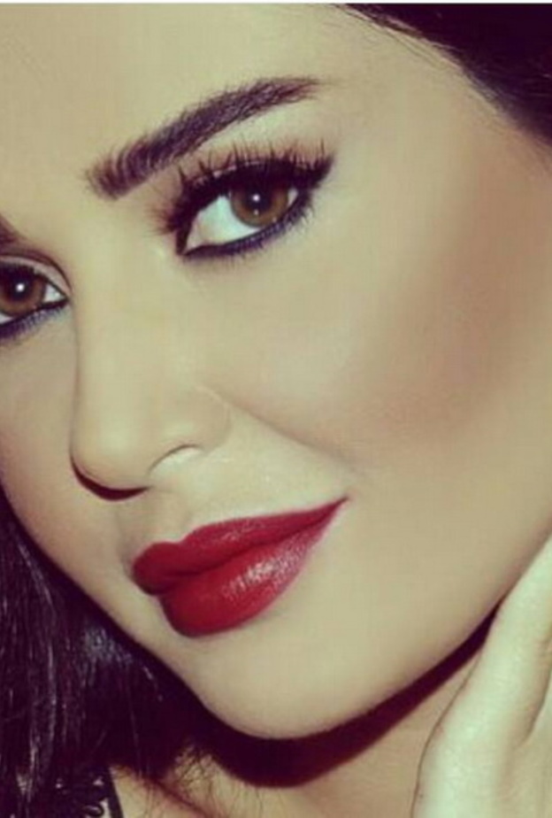 سارة الهاني تستخدم نفس اسلوب مكياج هيفاء وهبي