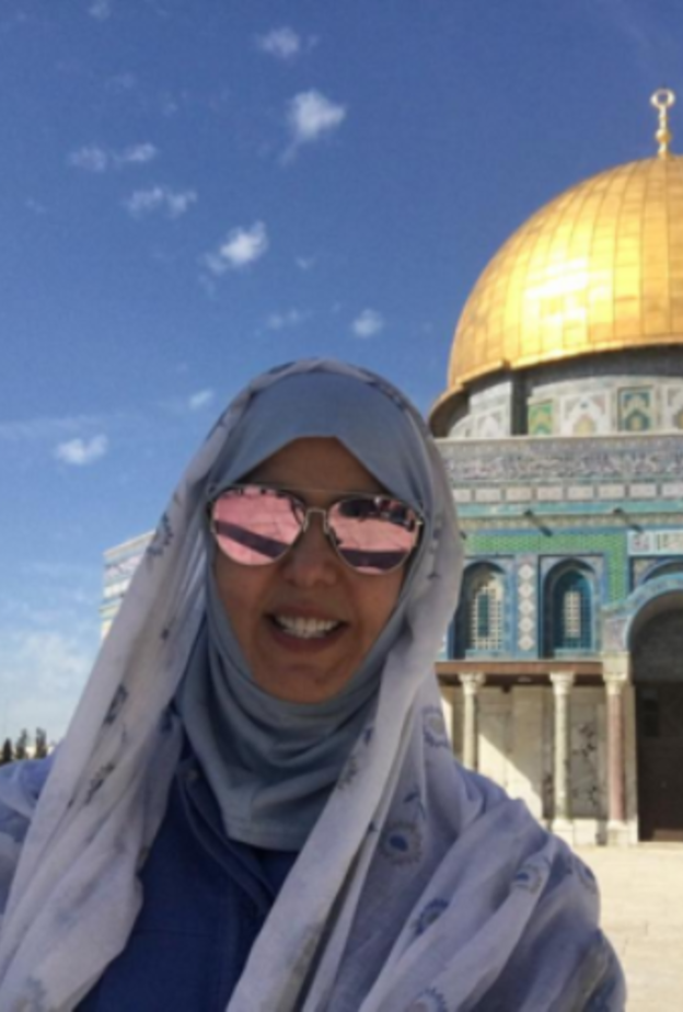 فجر السعيد خلال زيارتها القدس