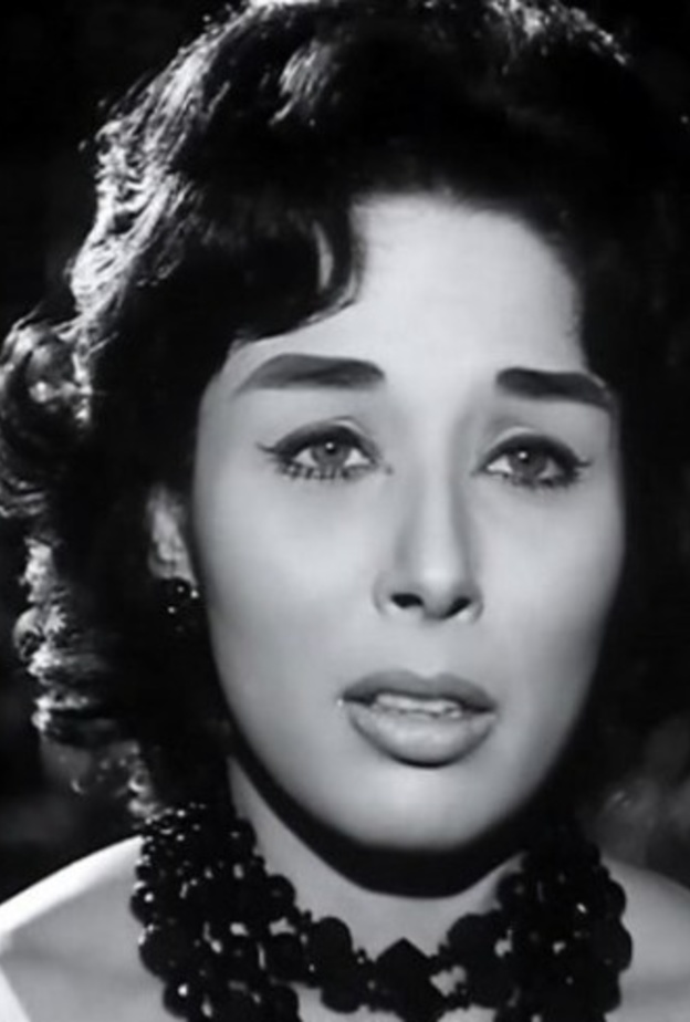 الفنانة لبنى عبدالعزيز في شبابها