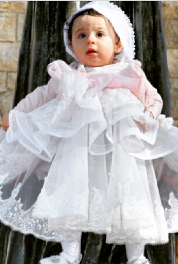 انابيلا وابنتها وزوجها الدكتور نادر صعب