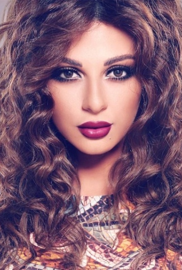 ميريام فارس تحبذ المكياج القوي