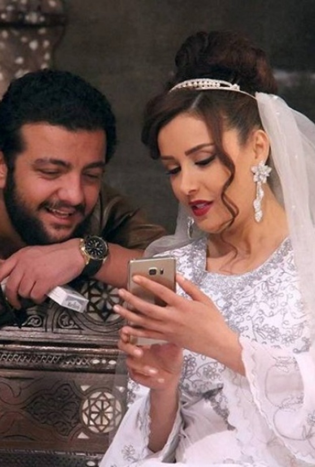 كندة حنة ومشهد من اجواء مسلسل خاتون