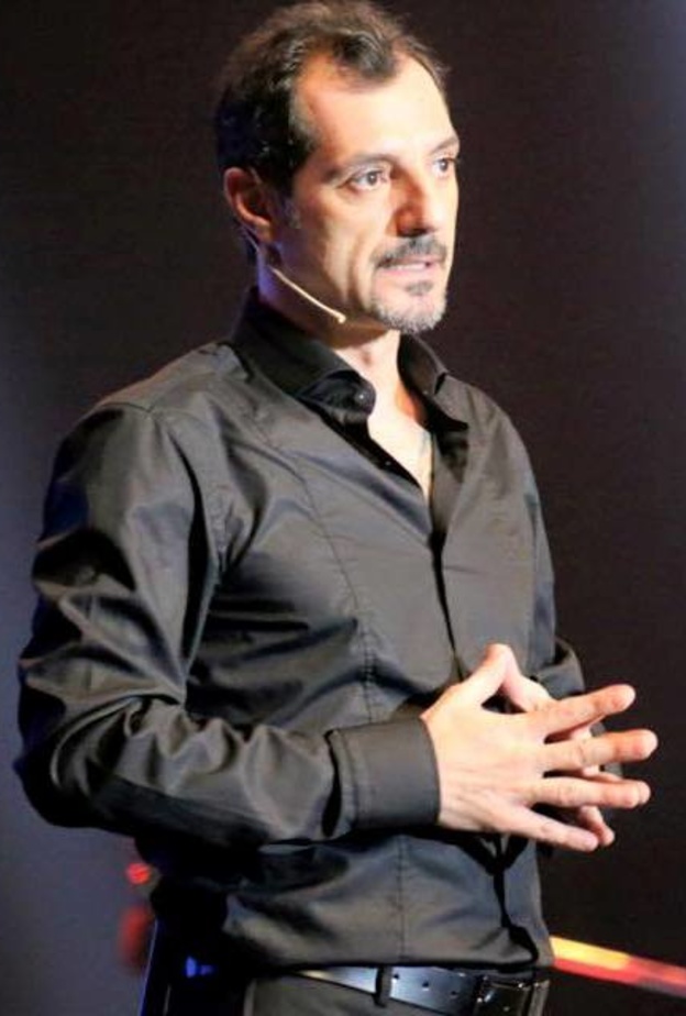 عادل كرم يسخر في برنامجه هيدا حكي من احلام