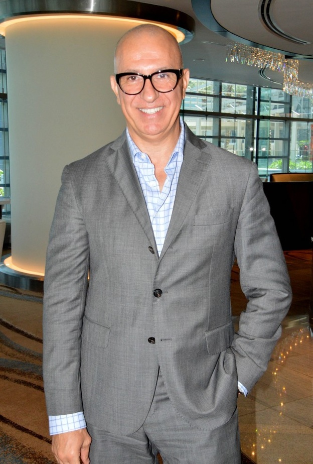 1- لويجي مدير عام الفندق