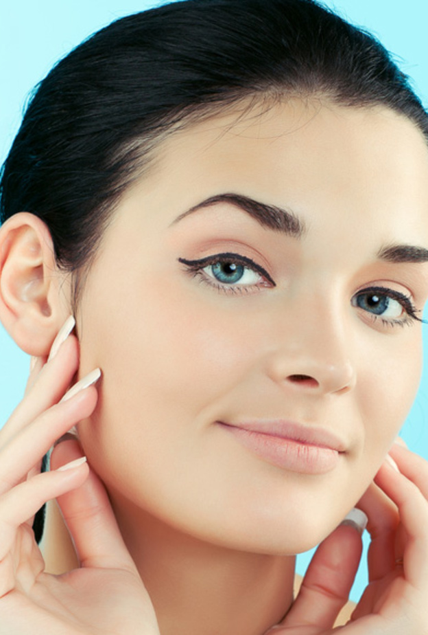 التجاعيد تبدأ بالتسلل الى البشرة بعد عمر ال 25