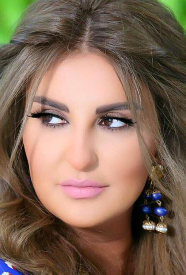 شذى حسون متلألئة بأفرول ذهبي