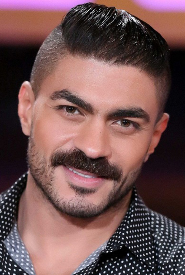 خالد سليم ينشر هذه الصورة مع زوجته على موقع انستقرام