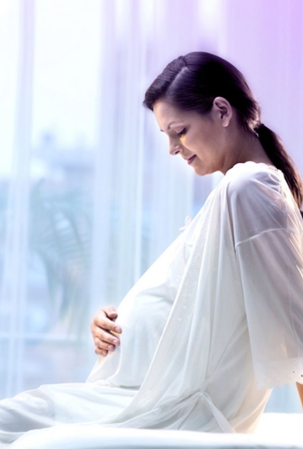 تناول الخضار والفواكه مهمة للحفاظ على صحة الشعر والبشرة خلال الحمل.