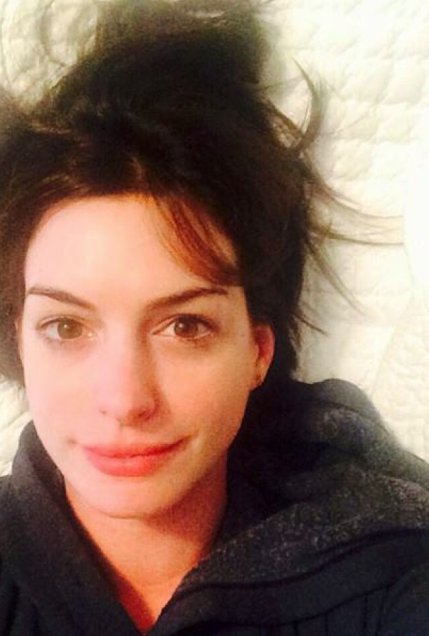 هكذا تذهب الرقيقة آنا هاثواى للنوم