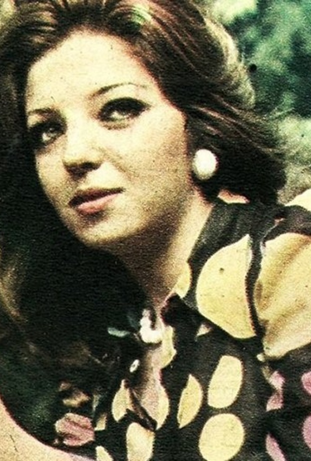 اعتزلت في بداية التسعينات وارتدت الحجاب