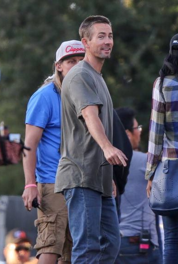 ترى هل سينجح شقيق الممثل الراحل بول والكر في أداء ما تبقى من مشاهد سلسلة الأفلام FAST & FURIOUS ؟