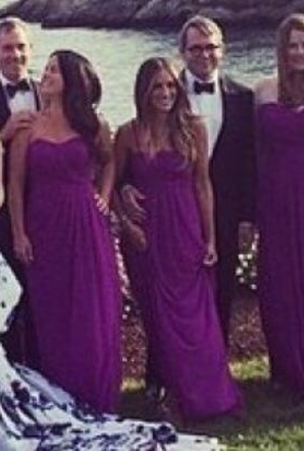 سارة جيسيكا باركر تصف مع الإشبينات في حفل زفاف مساعدتها السابقة! ما أروعها من رئيسة عمل ..