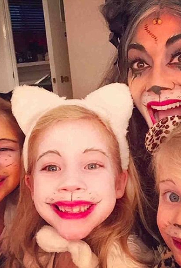 نيكول شرزنجر تحتفل بأعياد الميلاد مع أولاد أخيها على طريقتهم الخاصة