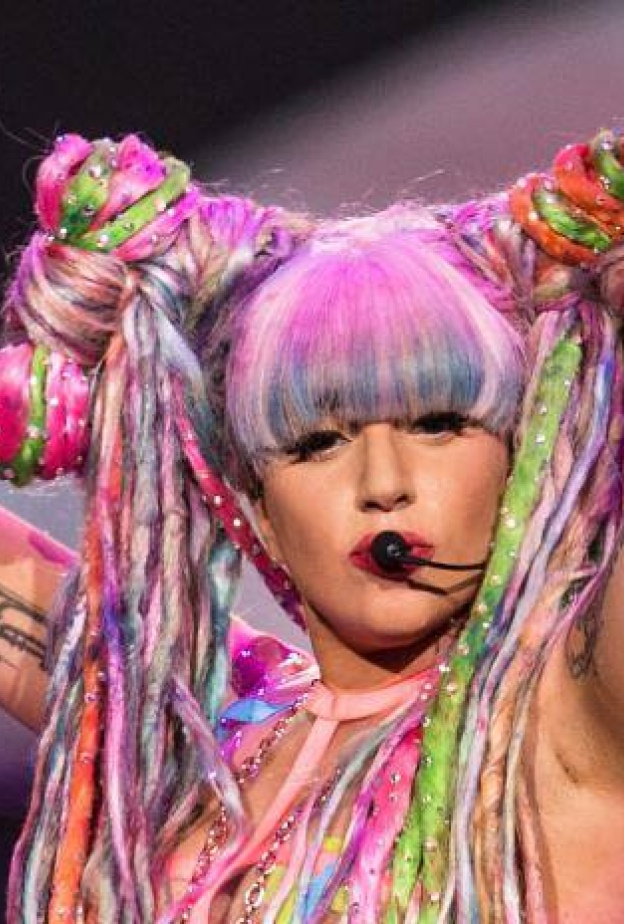 ليدي جاجا تختار هذه المرة المظهر الطفولي في حفلتها الأخيرة في أستراليا .. لكن بلمسة من جنونها المعتاد