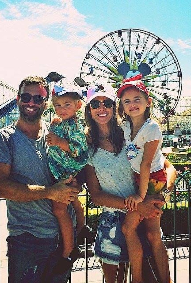 Alessandra Ambrosio تحتفل بعيد ميلاد ابنتها في ديزني لاند