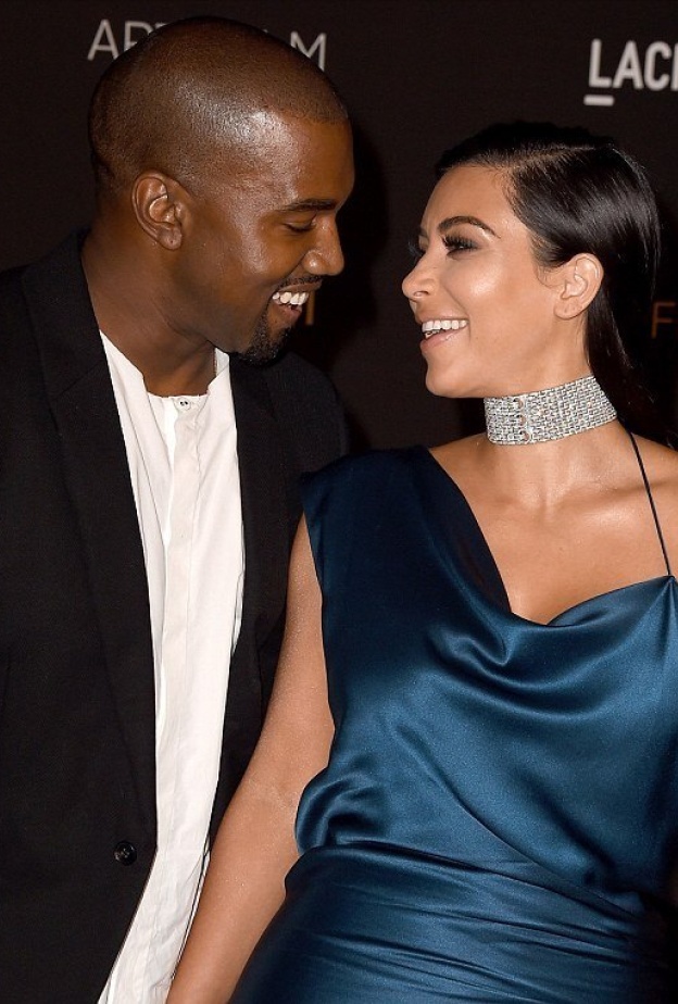 لقطة رومانسية وعفوية للحبيبين كيم وكاني