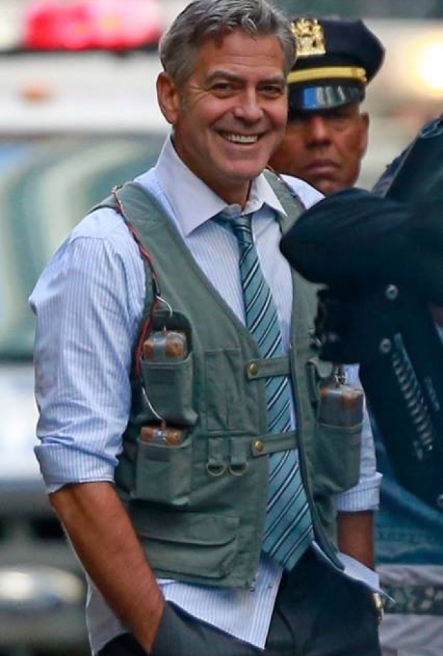 جورج كلوني أنيق حتى مع السترة الناسفة أثناء تصوير Money Monster في نيويورك