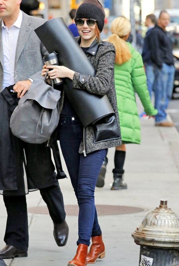 ما سبب الابتسامة العريضة لإيما ستون؟