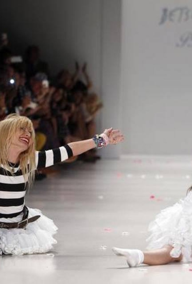 عرض للأزياء أم للباليه؟ هذا ما شاهدناه في عرض Betsey Johnson