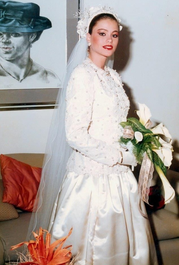 صورة نادرة لصوفيا فيرغارا من حفل زفافها عام 1991