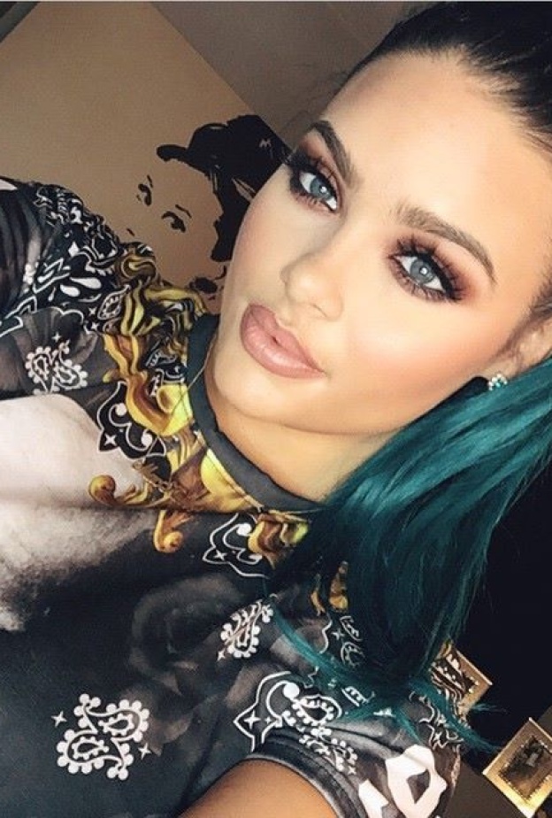 كيلى جينر تدعو المراهقات للتخلى عن الألوان التقليدية للشعر