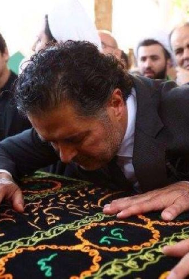 راغب علامة يبكي على نعش والده