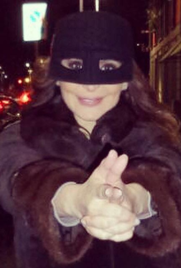 أليسا متخفية خلال إجازتها في ميلانو بإيطاليا