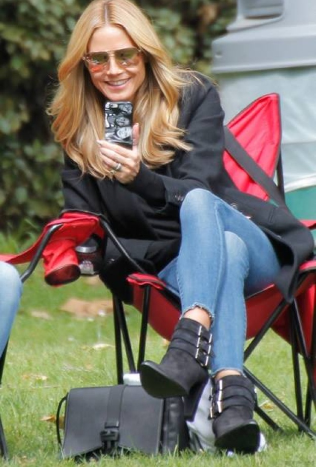 هايدي كلوم تلتقط أجمل لحظات النصر في إحدى المباريات الرياضية لأبنائها