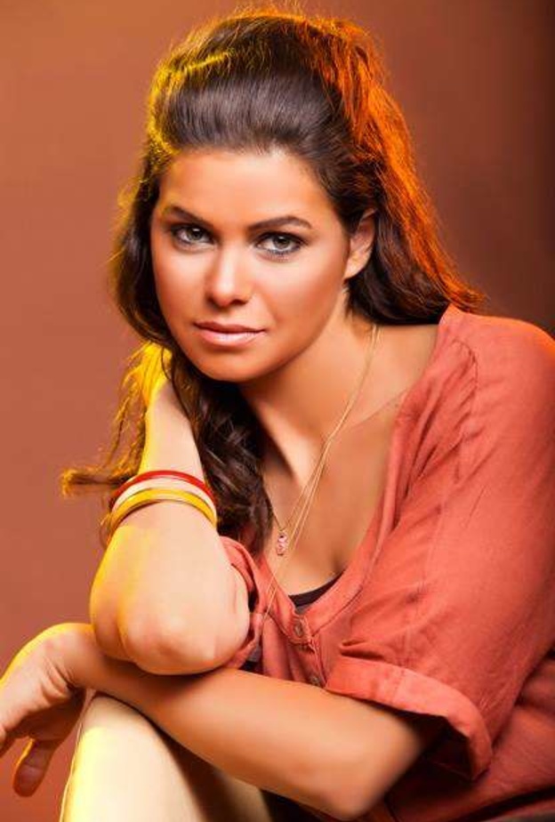 يسرا اللوزي