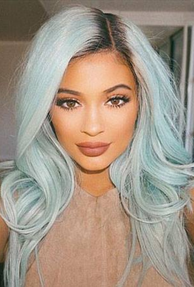 سيلفي كيلي جينر بلون شعرها الجديد