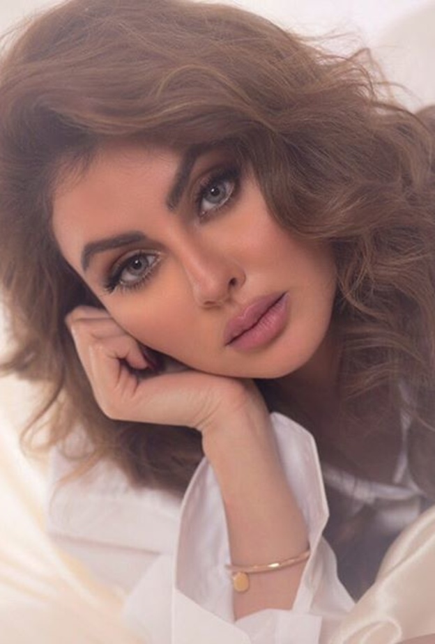 مريم حسين بالشعر الطويل