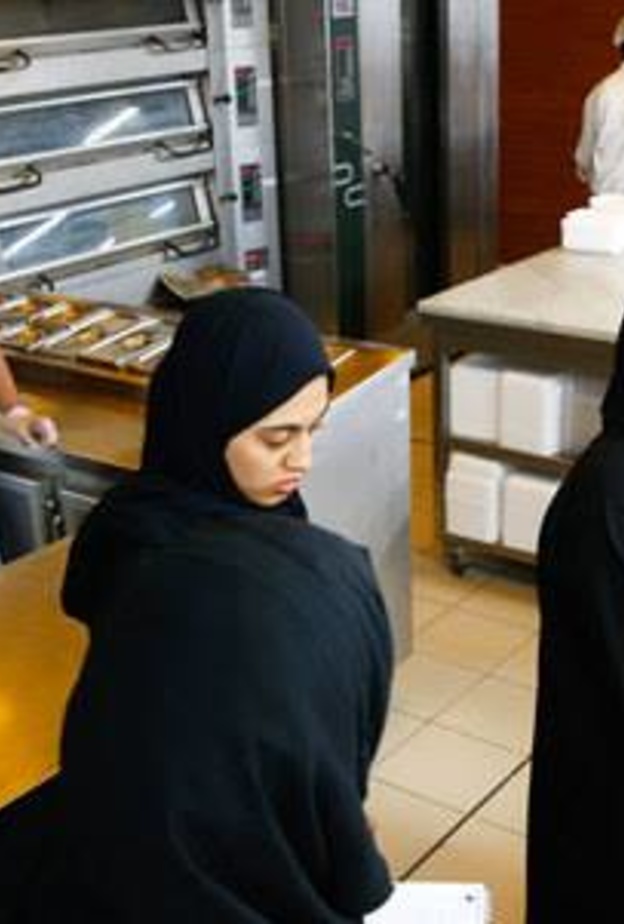 مفتشات إماراتيات يتخصّصن في الكشف عن الغذاء الفاسد