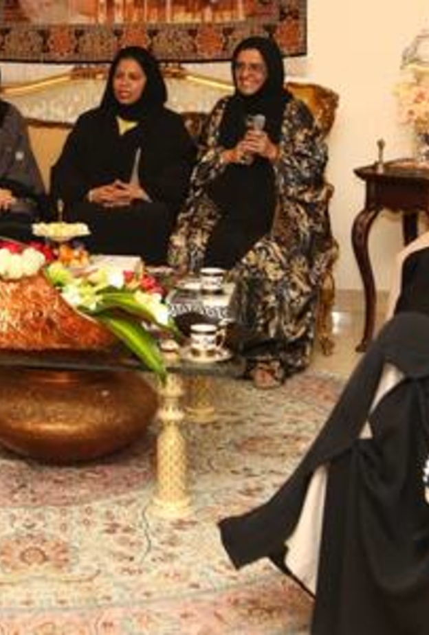 نساء الإمارات يطالبن بتوحيد إجازة الأمومة بالقطاعين الخاص والعام