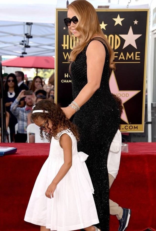 ماريا كاري تصطحب طفليها في ممر الشهرة في هوليوود لتوثيق نجمتها